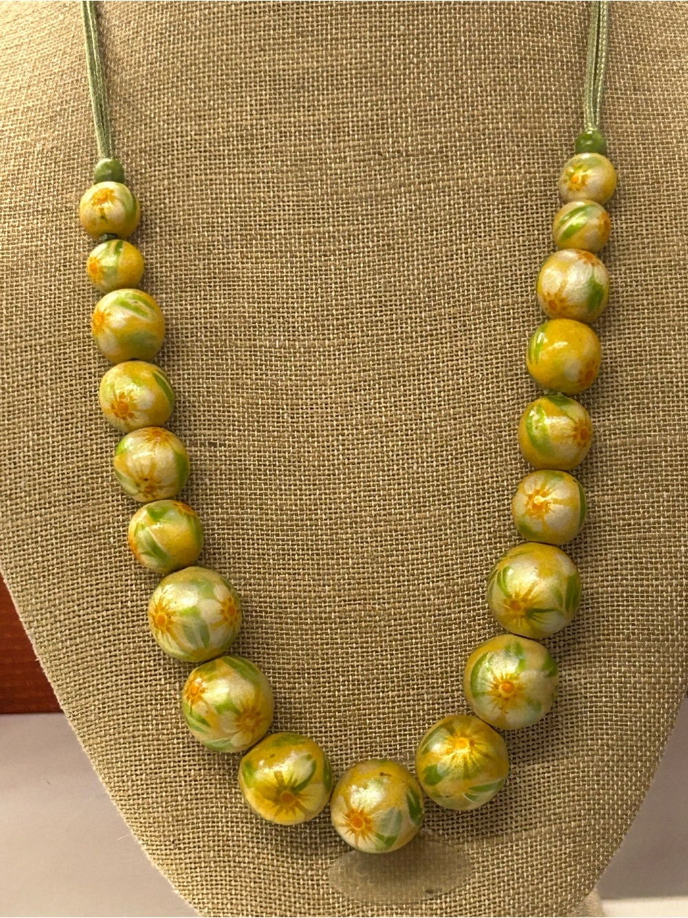 Cutest vintage hand painted wooden bead statement necklace yellow daisies